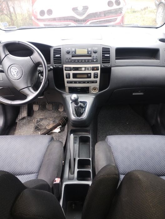 2 бр Тойота Корола Версо на части