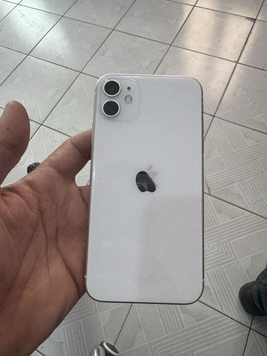 Iphone 11 .128 G .%72