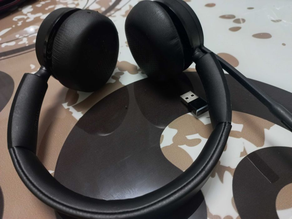 Casti Bluetooth Plantronics Voyager Focus 4220 cu Dongle USB