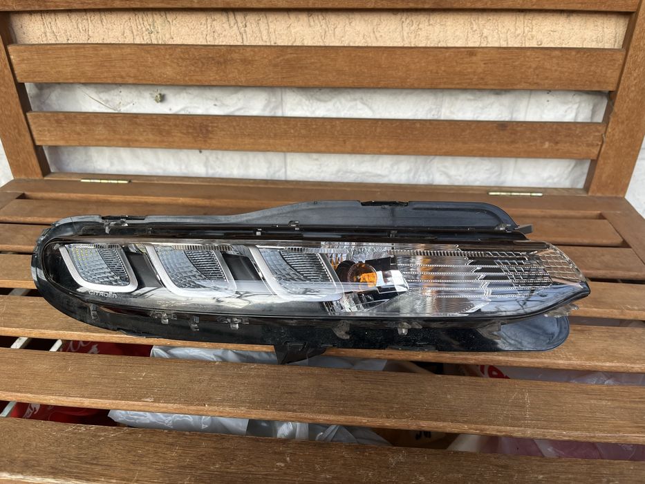 Дясна DRL LED дневна светлина с мигач за Citroen Berlingo 2019+