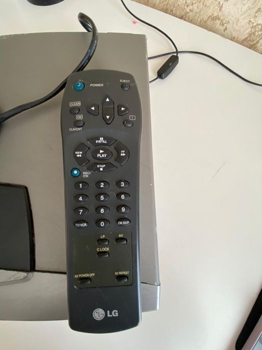 Видеомагнитофон LG BC290W
