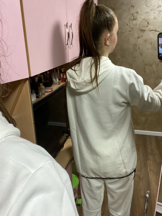 Nike tech fleece white