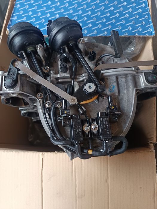 Всмукателен колектор Мерцедес Бенц w221 s500 OM 273