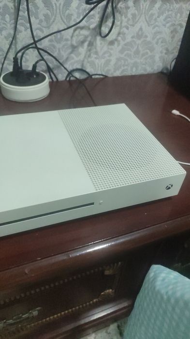Продам Xbox one s