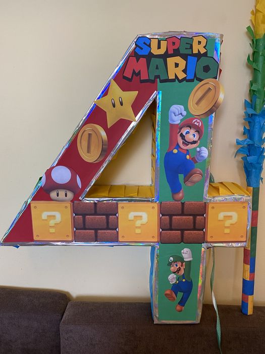 Пинята с лакомства с тема по избот