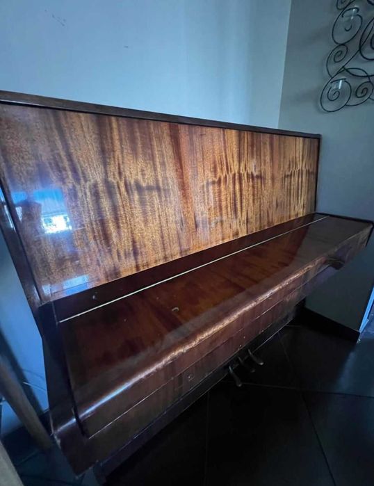 Pianină clasică marca Belarus,