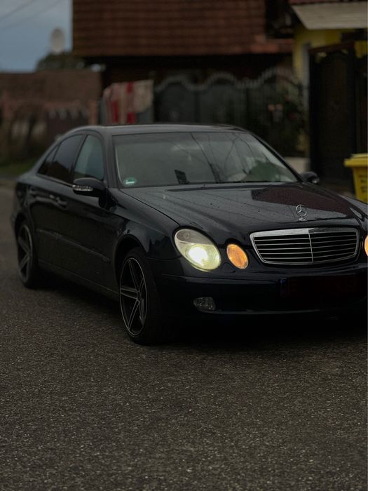 Vând Mercedes-Benz E Class W211