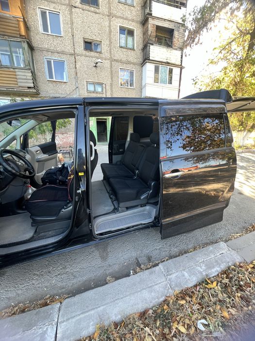 Продам автомобиль voxy минивэн