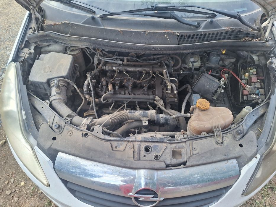 Dezmembrez opel corsa d 1.3 cdti