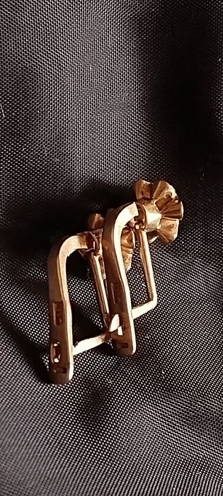 Продаются серьги золотые 583