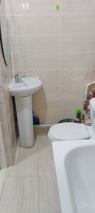 Центрден 2ком. Сатылады 1этаж, 2этаж, 3этаждан.