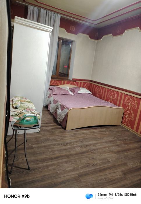 «Сдаются две комнаты в двухэтажном доме».