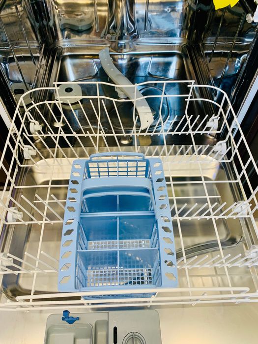 Свободностояща съдомиялна Indesit IDL 600