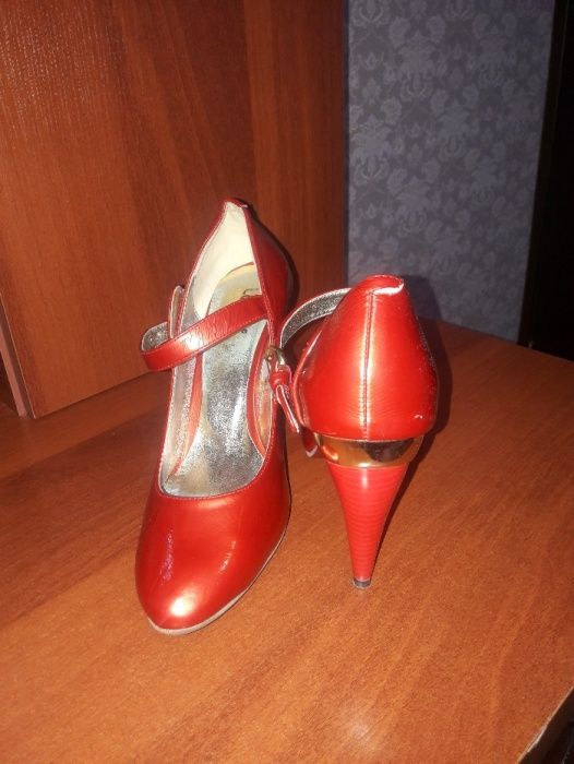 Вечерние Туфли фирмы Лорена 40 размер