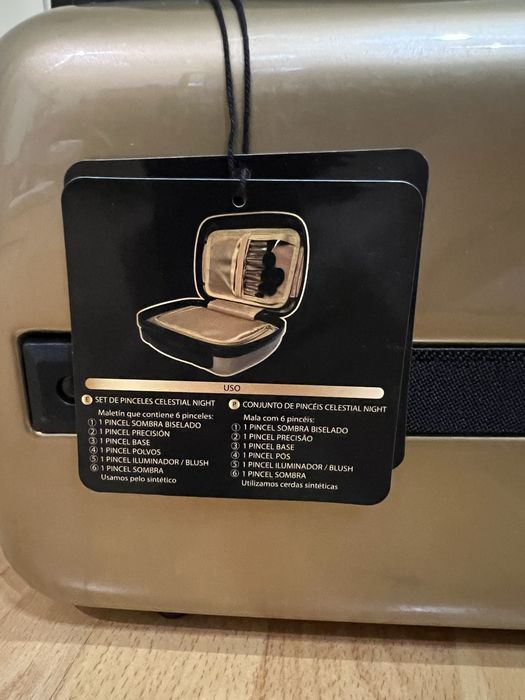 Ново куфарче за козметика Deliplus с подарък