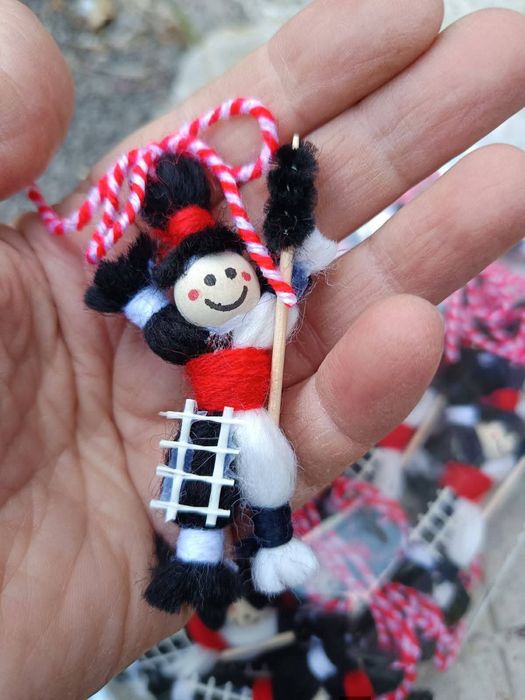 Ръчно изработени мартеници - Коминочистач или Овчарче