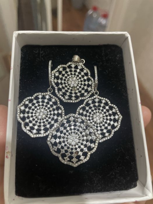 Набор серьги, кольцо, подвеска с фианитом (очень нежно смотрятся)