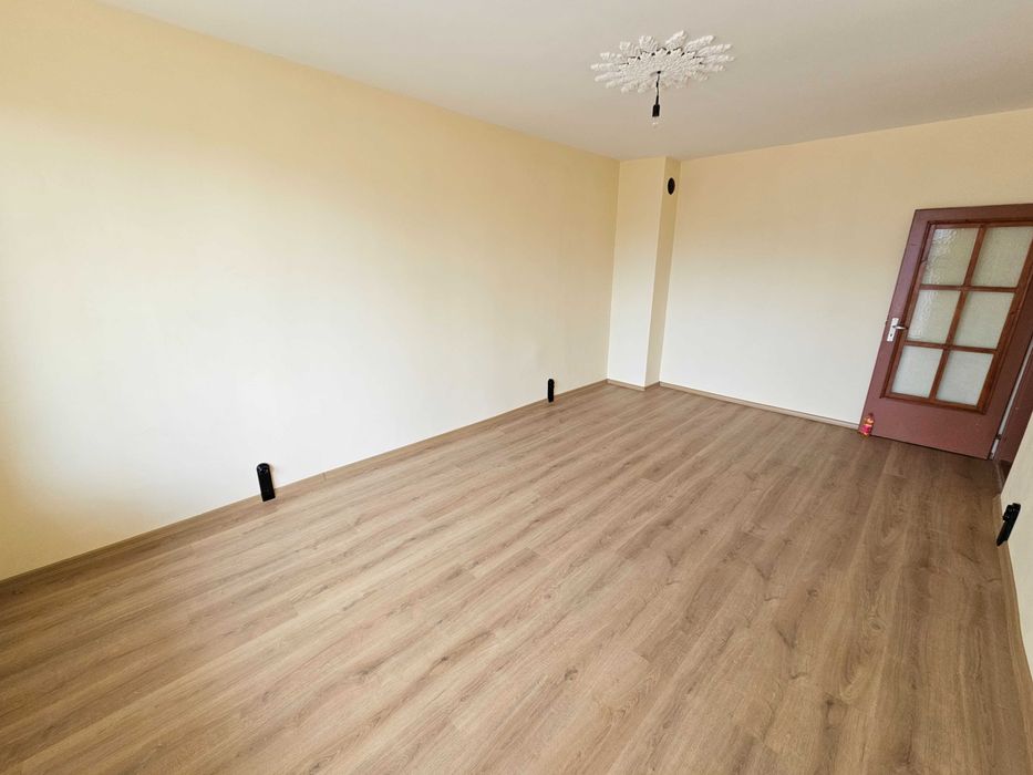 Дава се под наем Двустаен апартамент в Разград, Орел - 58 кв.м за 204 € - Снимка #1