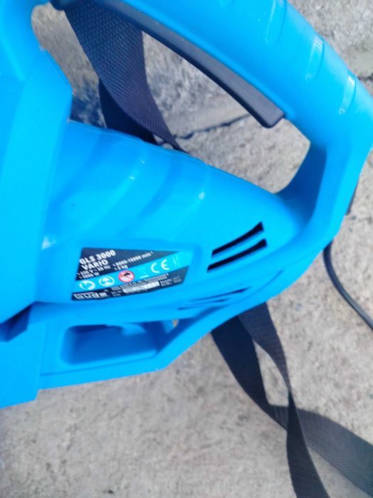 Електрически листодухач и листосъбирсч.