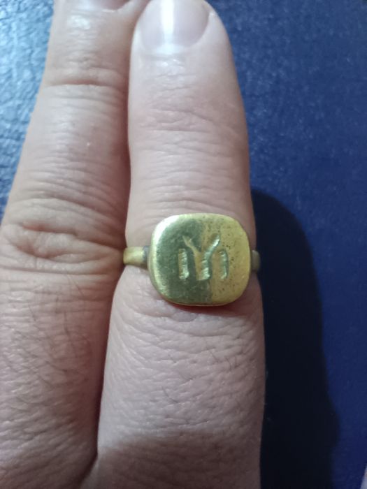 Стар пръстен бронз