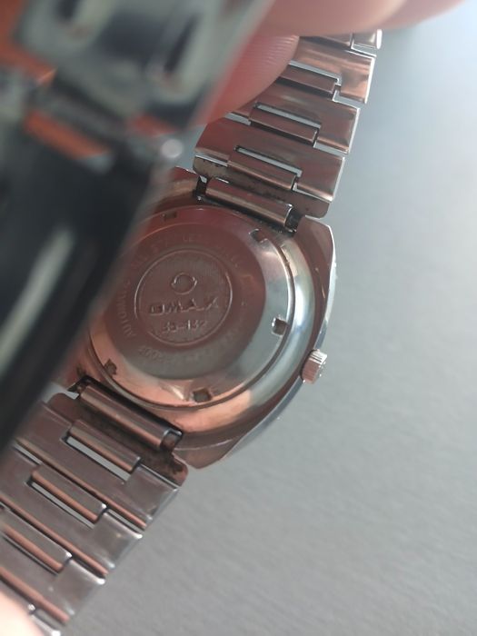 Soat sotiladi narxini telda kelishamiz