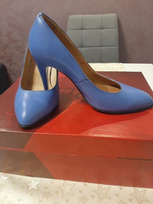 Vand pantofi stiletto piele,marimea 36