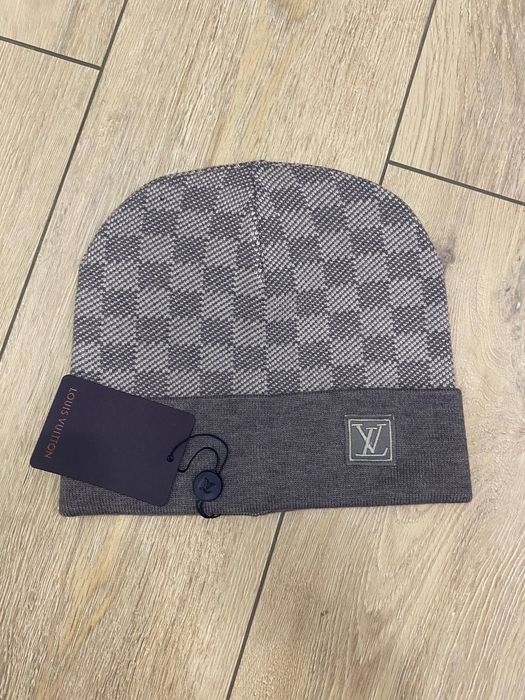 Шапки Burberry, Gucci, Louis Vuitton