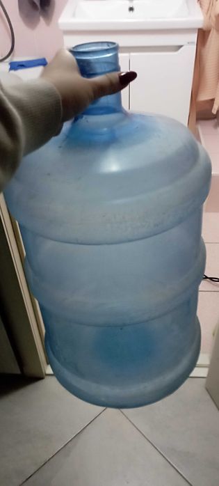 Продам бутыль 19 литров