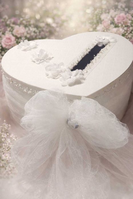 Бутикова селекция от сватбена декорация  – цветя, кутии за подаръци, LED свещи, стойка с цветна аранжировка, сватбени кошници,