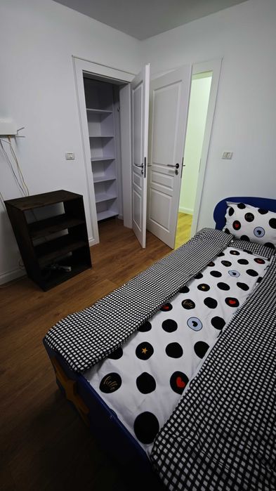 Inchiriez apartament cu trei camere