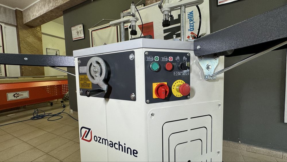 APEX I Masina de sertizat hidraulica profile din aluminiu