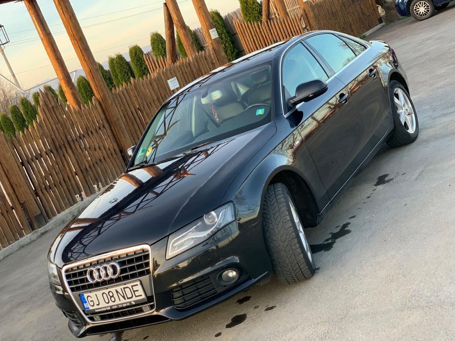 Audi a 4 B 8 TFSI 180 CP berlina , culoare negru .