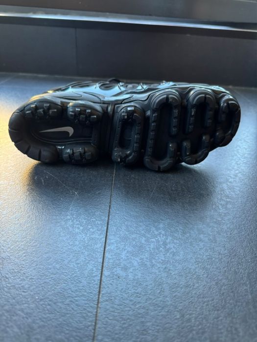 Черни обувки Nike Tn
