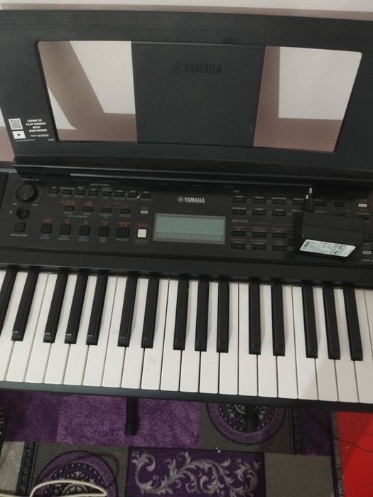 Yamaha E 383 почти новый