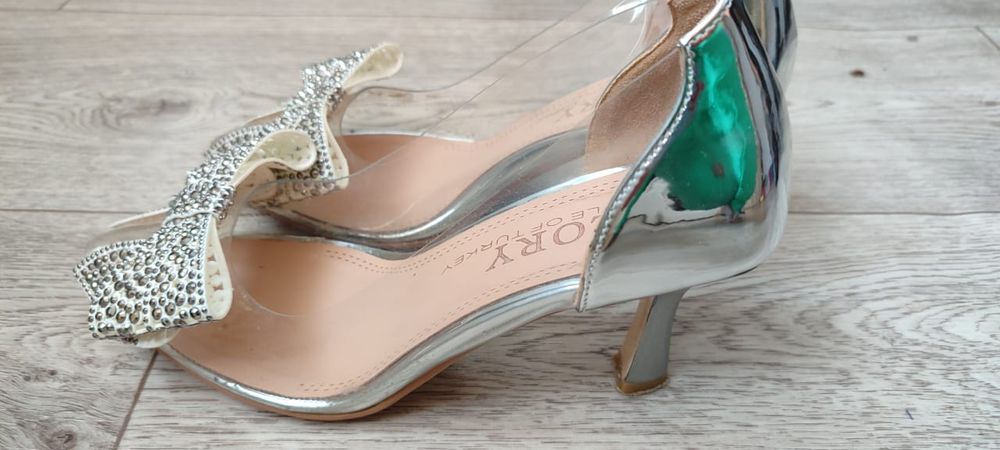 Продаеться туфли