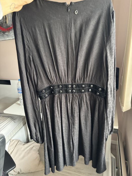 Рокля Guess черна