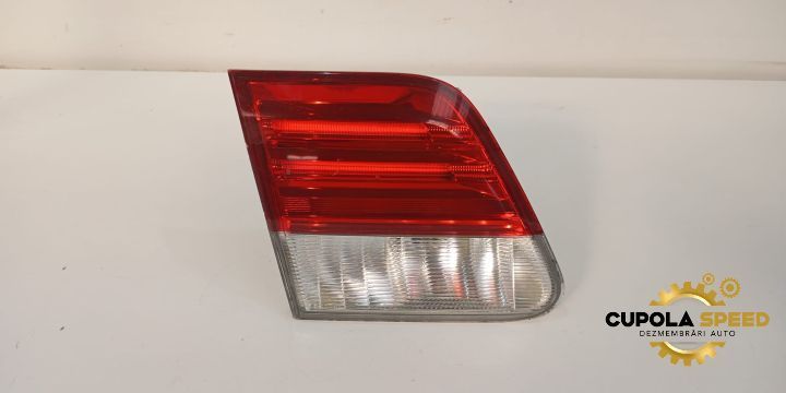 Lampa / Tripla stop stanga pe capota portbagaj Toyota Avensis 3 T27 [