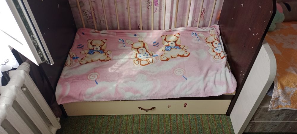 Продам детскую кроватку