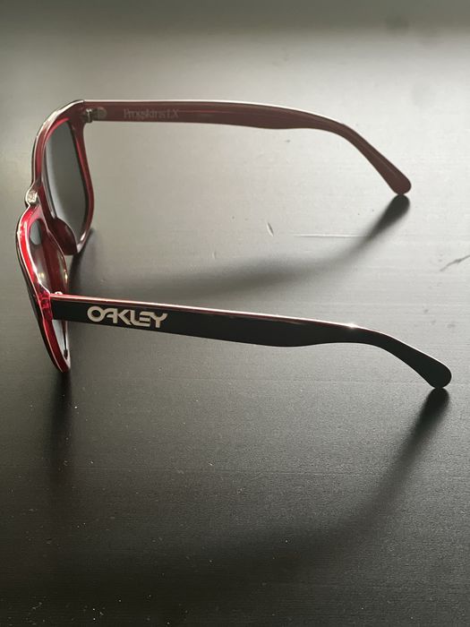 Oakley Frogskins LX – оригинални слънчеви очила (червено/синьо)