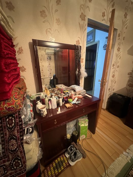 Спальный гарнитур с комодом и зеркалом