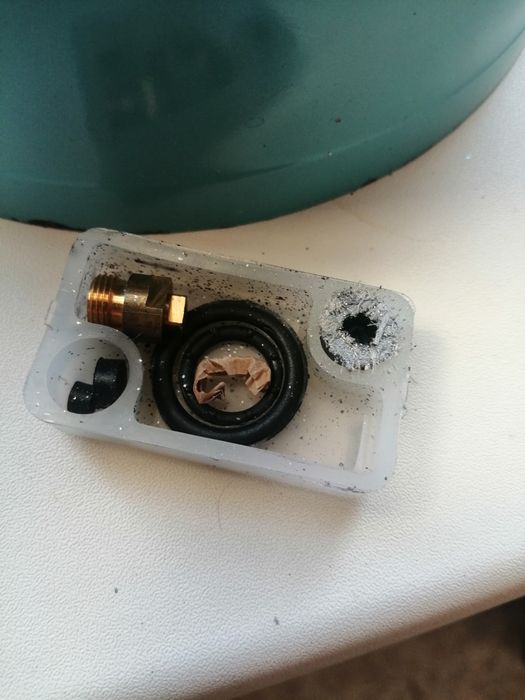 Кастрюлю с примусом Шмель 4.