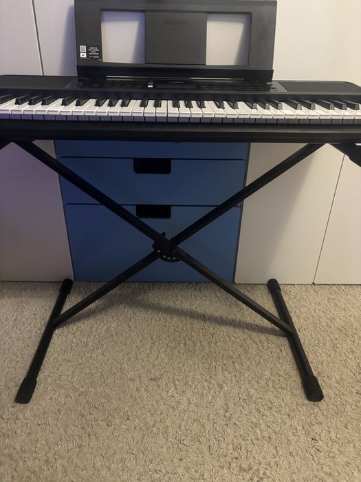Pian digital Yamaha psr-E383 + Stativ