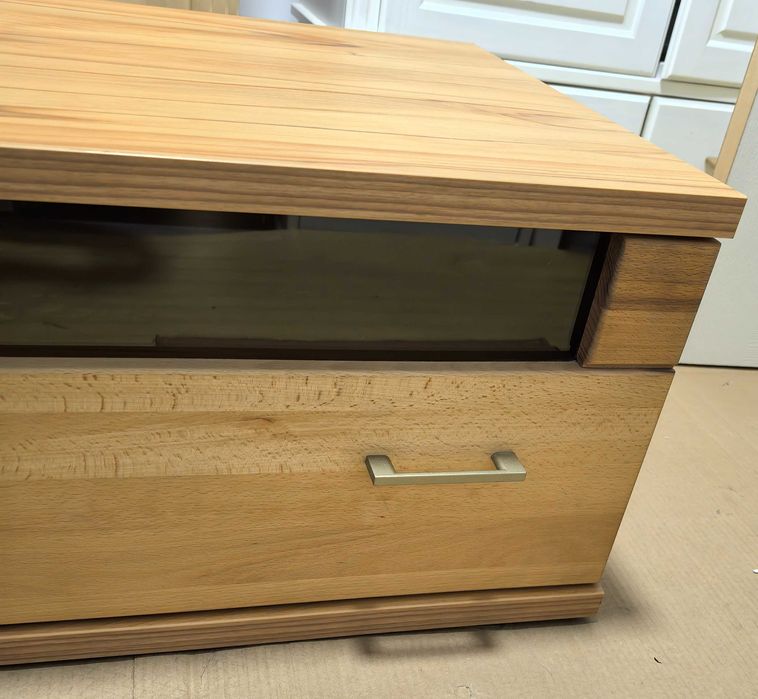 Vând comodă din lemn nouă!