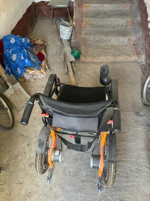 Инвалидная коляска в аккумуляторах