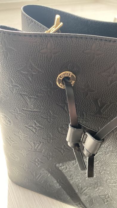 Louis Vuitton NéoNoè leather handbag