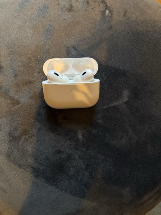 Airpods pro 2 generatia a 2 a plus husa guess cadou