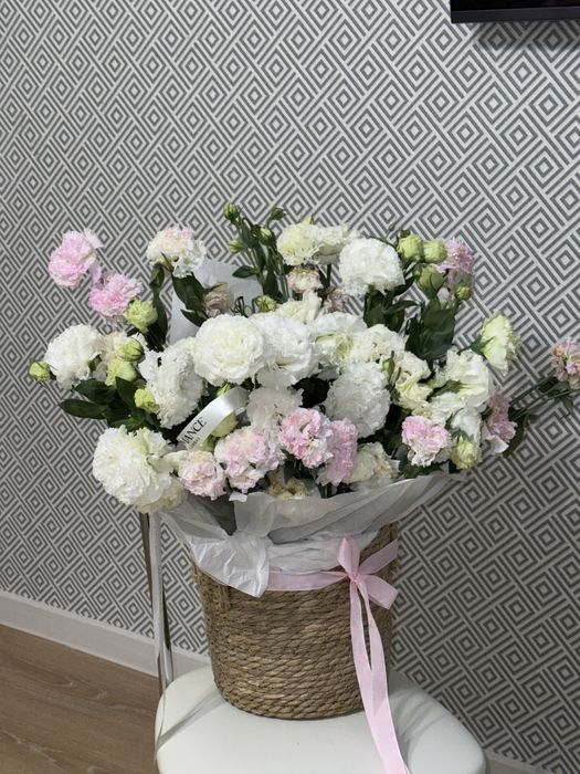 Цветы (кустовые гвоздики)