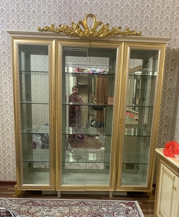 Продам стенку комод и стол