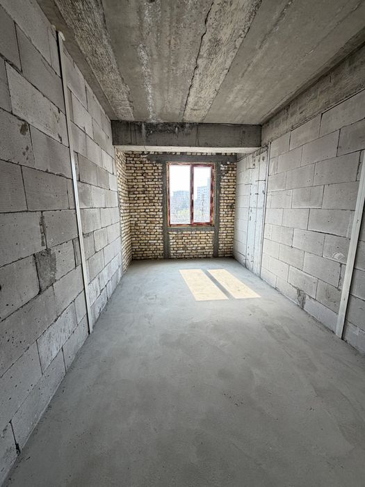 Продаётся квартира 2-етаж 80м2 2-комнотная