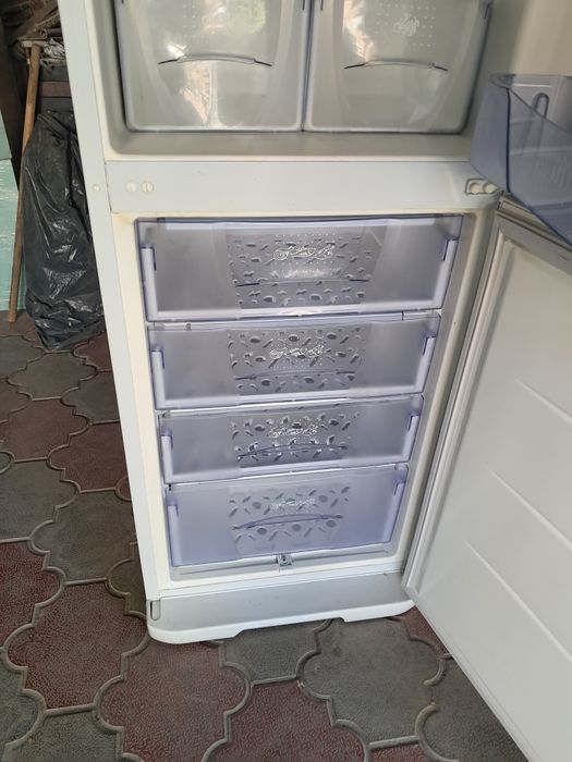 Продам холодильник БИРЮСА